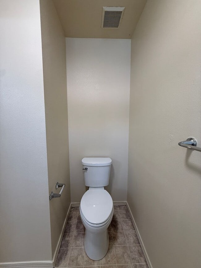 Building Photo - Single Story Home Located in The Gated Community of Hidden Pines