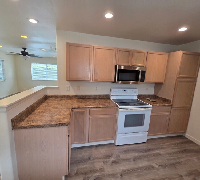 Building Photo - 3/2.5 home in Piilani Villages