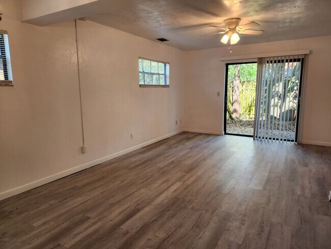 Building Photo - 1559 Hammock Dr