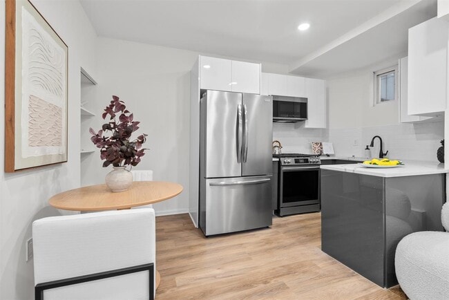 Building Photo - 407 Park Ave