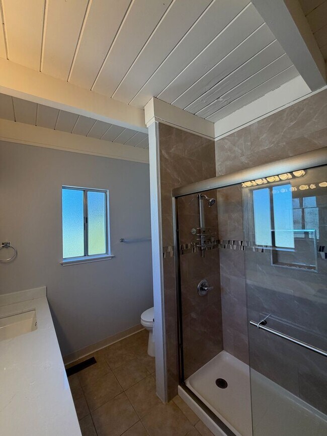 Building Photo - 3630 Lupine Ave