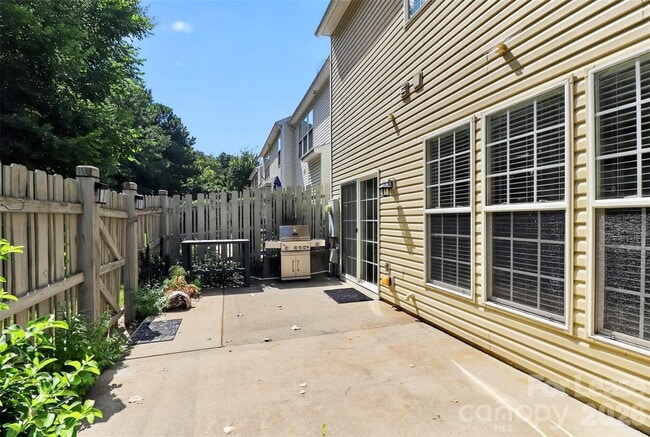 Building Photo - 8115 Kincaid Ct