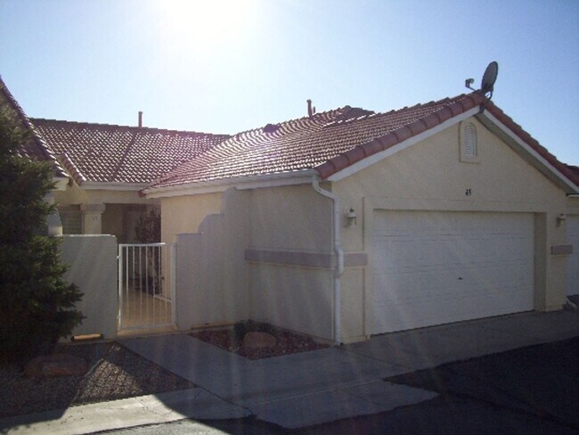 Building Photo - Cozy 2 Bed 2 Bath