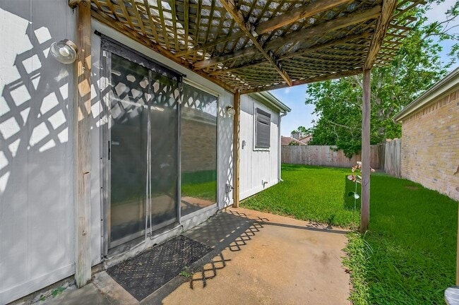 Building Photo - 2818 Crest Park Dr
