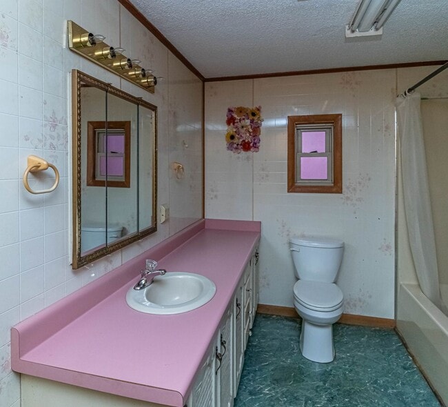 Building Photo - 2 Bedroom 2 Bath Doublewide in Dudley!