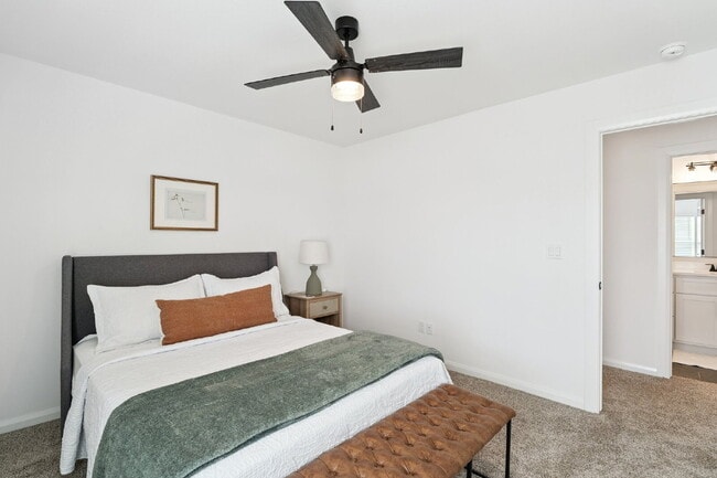 Building Photo - Fully Furnished 4 Bedroom + Bonus Room