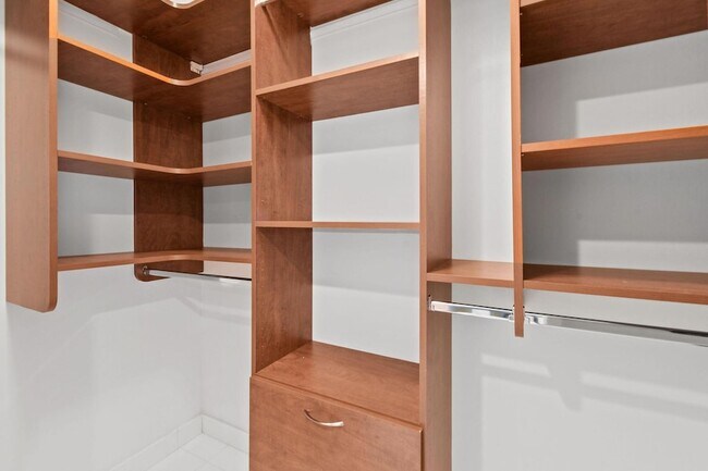 Building Photo - 3610 Gardens Pkwy