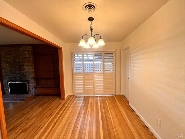 Building Photo - 851 Rolling Green Dr