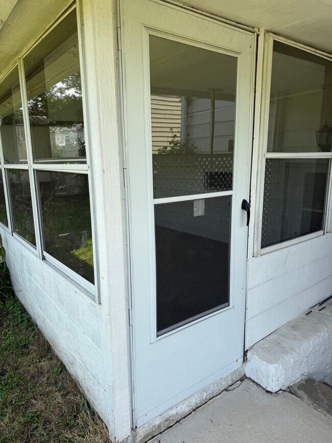 Building Photo - 2701 Fair Oaks Ave