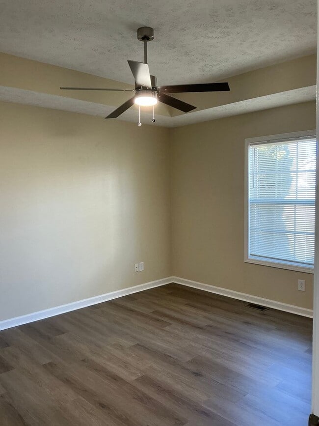 Building Photo - 1006 Bobcat Dr