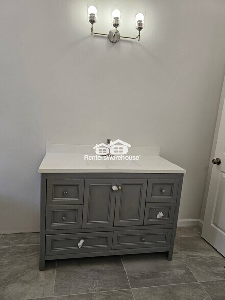 Building Photo - 2530 Wellsley Ln