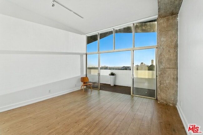 Building Photo - 1155 N La Cienega Blvd