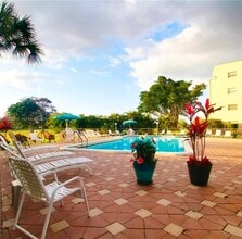 Building Photo - 1035 Country Club Dr