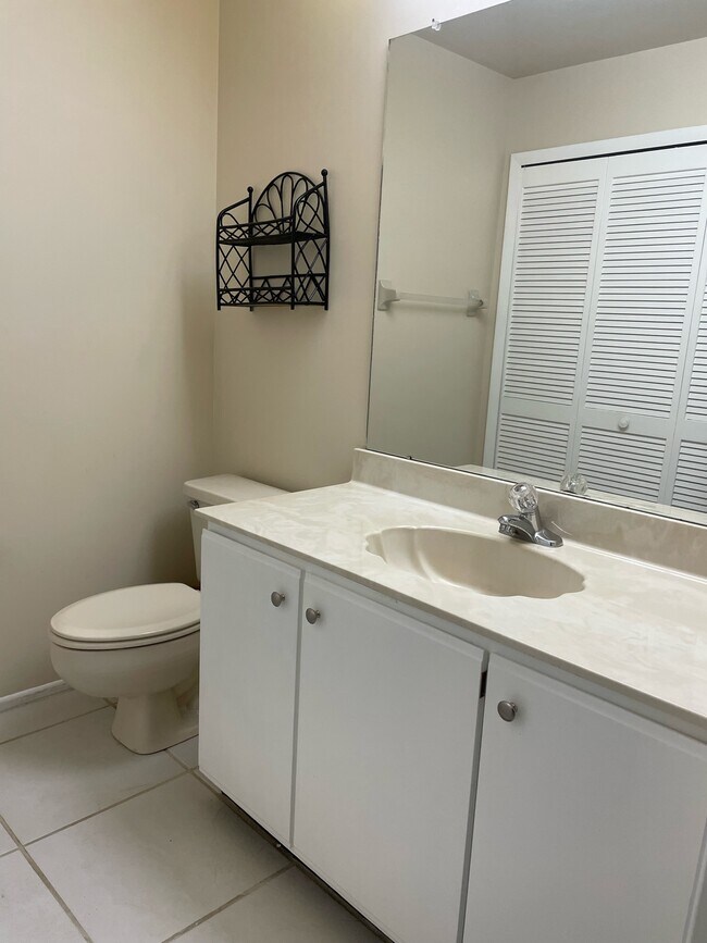 Building Photo - 11674 Pointe Cir