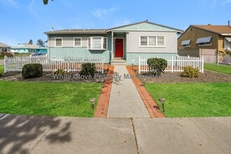 Building Photo - Fullerton 3 Bedroom Home is Great Neighborhood
