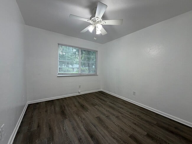 Building Photo - 6207 SW 11th Pl
