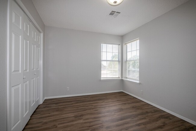 Building Photo - Gorgeous 4 Bedroom Remodel, Union Schools!