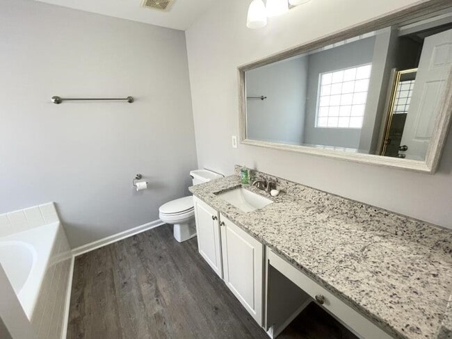 Building Photo - 4996 Southgate Pkwy