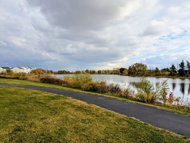 Building Photo - 1858 S Fallbrook Dr