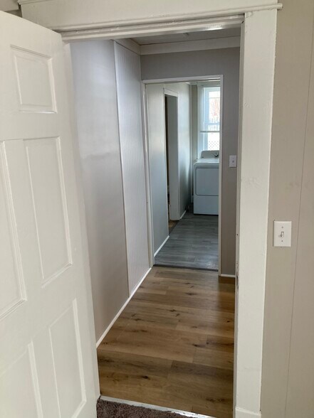 Building Photo - 4023 Fairlawn Ave