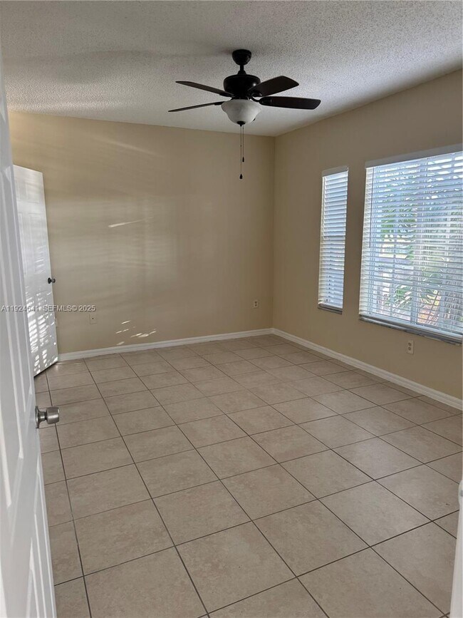 Building Photo - 2442 Centergate Dr