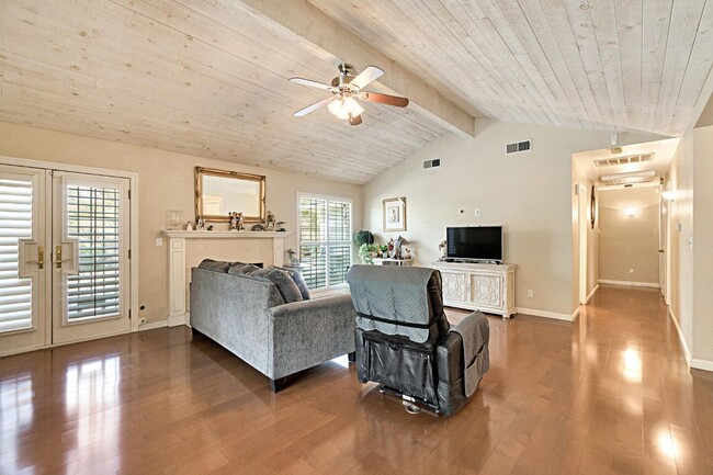 Building Photo - 6733 N Alva Ave