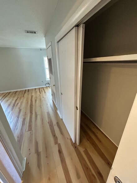 Building Photo - 302 Santa Rosa Blvd