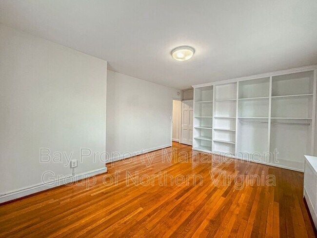 Building Photo - 4412 Volta Pl NW