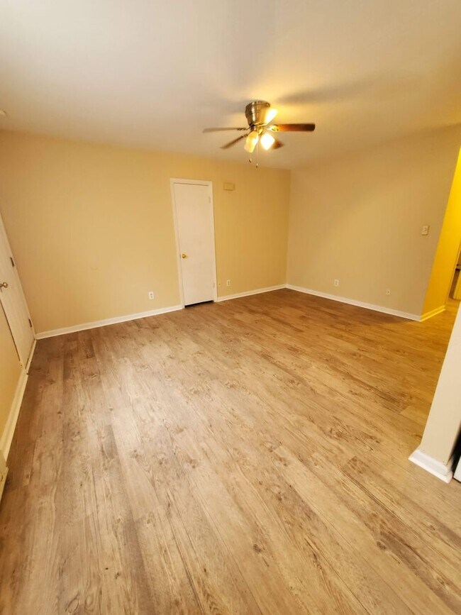 Building Photo - Must See Two Bedroom in Central Norfolk