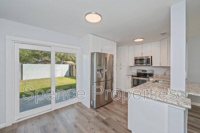 Building Photo - 710 Legion Dr