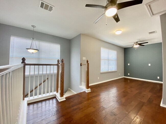 Building Photo - Medical Center/USAA/ UTSA 3 BD/2.5 BA Ready for Move In!
