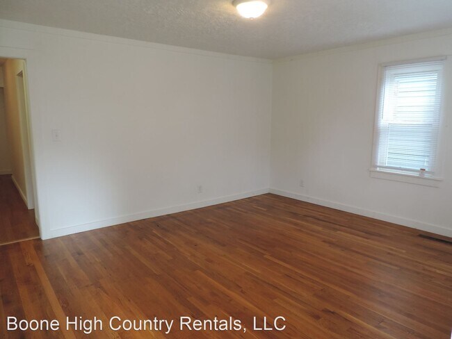 Building Photo - 3 br, 1.5 bath House - 407 Meadowview Drive