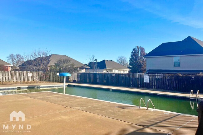 Building Photo - 430 Capri St