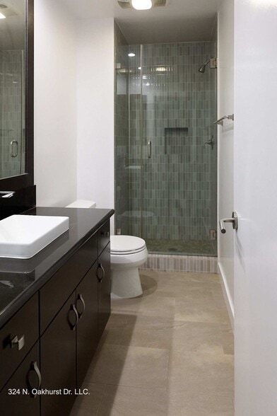 Building Photo - Oakhurst 90210 Apartments