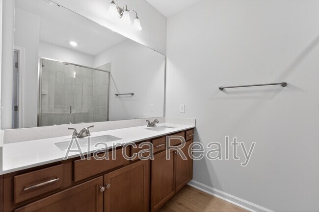 Building Photo - 2962 Sloan Dr
