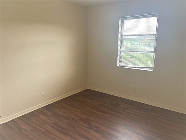 Building Photo - Cute 3 Bedroom House with Carport