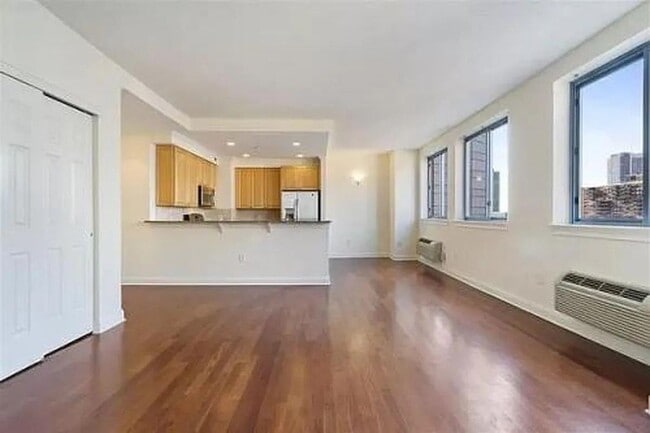 Building Photo - 311 Washington St