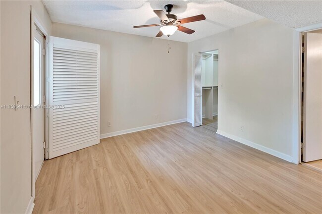 Building Photo - 9833 Westview Dr