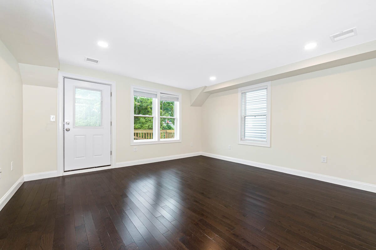 Building Photo - 77 Winchester St