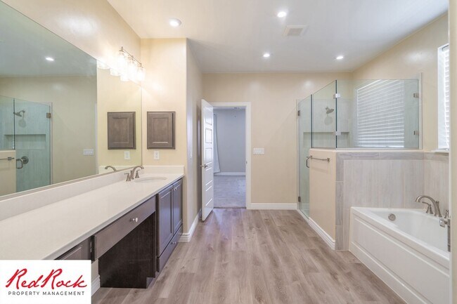 Building Photo - Stunning 4 Bedroom Home. Dog friendly!