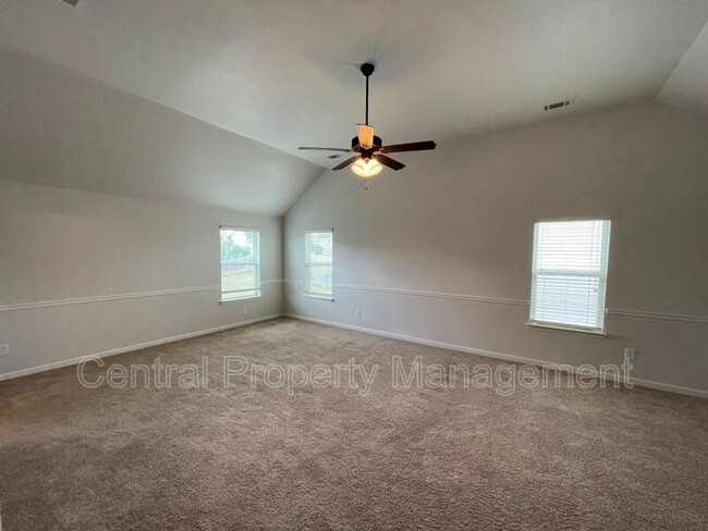Building Photo - 514 W Holloway Dr