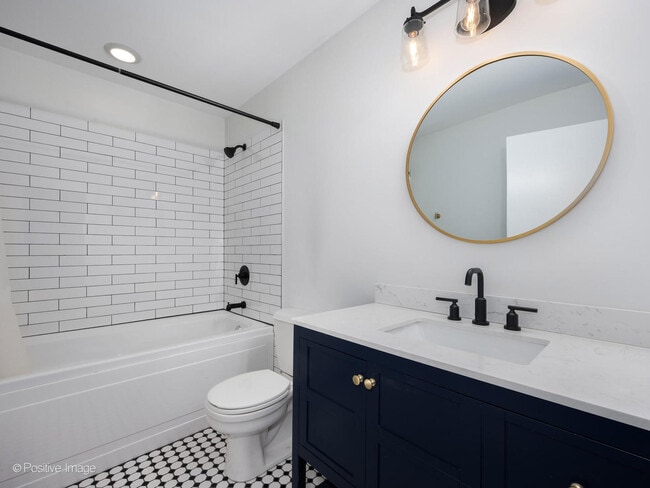 Building Photo - 1040 W Adams St