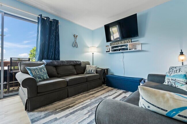 Building Photo - 131 Lake St