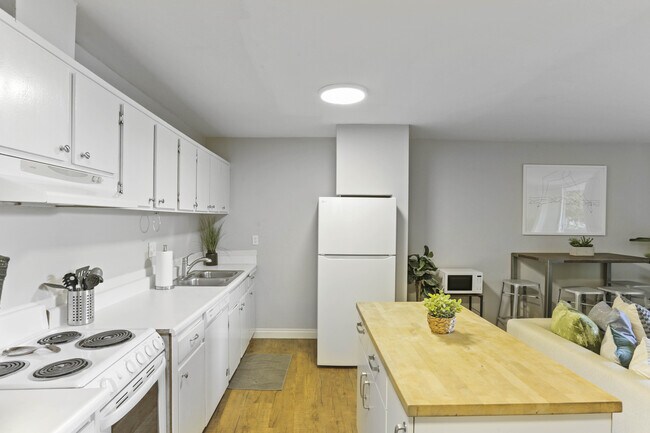 Building Photo - 3050 Rue D’Orleans