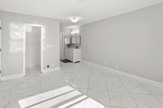 Building Photo - 2480 Juniper Dr