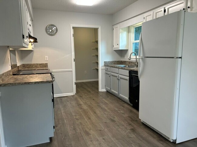 Building Photo - 2723 Meadow Oak Dr