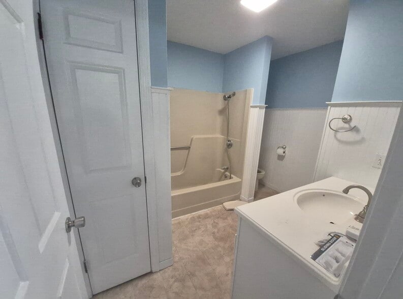 Bathroom - 128 Mayo Rd