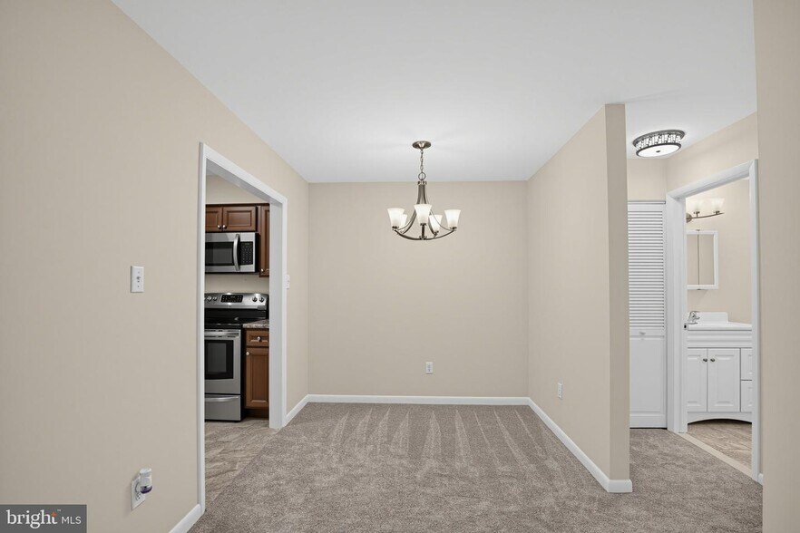 Building Photo - 2034 Lucas Ln