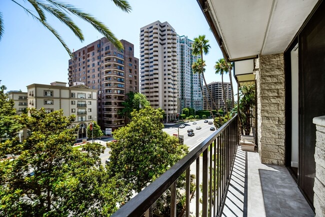 Building Photo - 10535 Wilshire Blvd