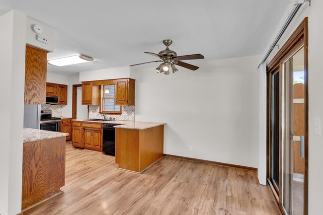 Building Photo - 2701 Poppy Way